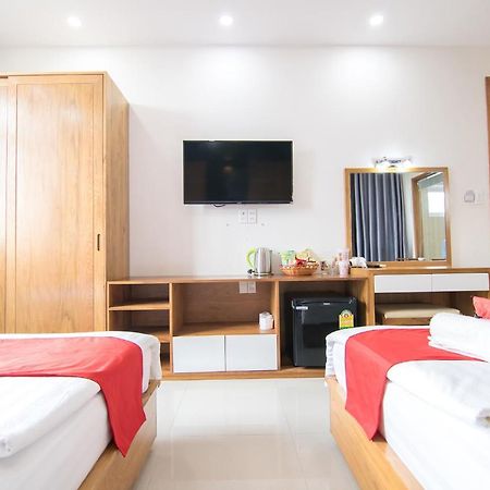 Reddoorz Plus Near Lotte Mart Cong Hoa 胡志明市 外观 照片