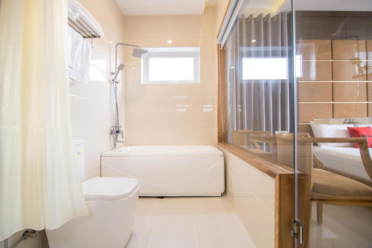 Reddoorz Plus Near Lotte Mart Cong Hoa 胡志明市 外观 照片