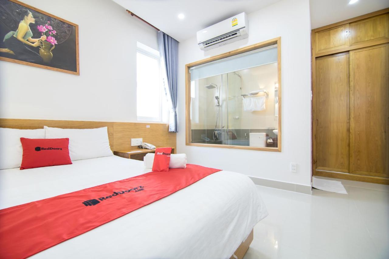 Reddoorz Plus Near Lotte Mart Cong Hoa 胡志明市 外观 照片