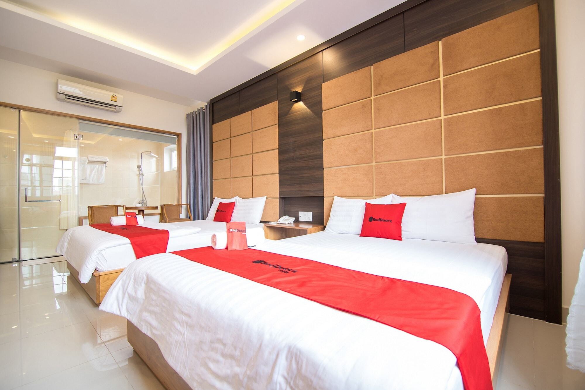 Reddoorz Plus Near Lotte Mart Cong Hoa 胡志明市 外观 照片